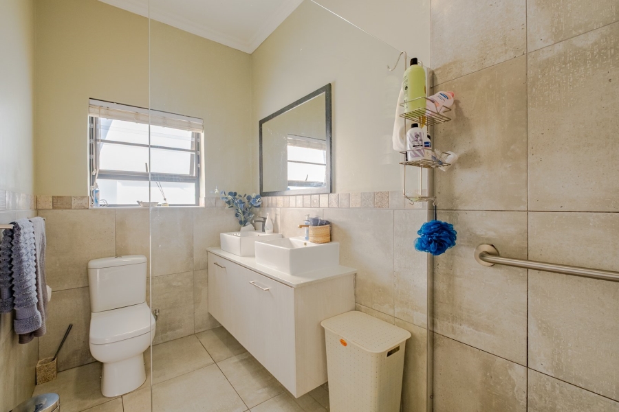 3 Bedroom Property for Sale in Sandbaai Western Cape